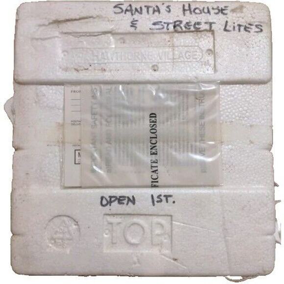 Hawthorne Village Santa & Mrs Claus' Castle Rudolph's Christmas Town Light Posts - Picture 7 of 16